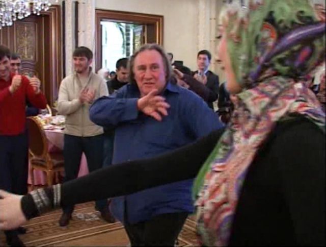 Γλέντι μέχρι πρωίας για Ντεπαρντιέ – Καντίροφ στην Τσετσενία